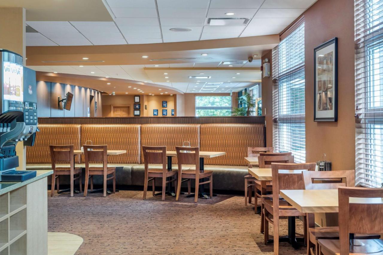 Best Western Plus, Bathurst Hotel & Suites Extérieur photo