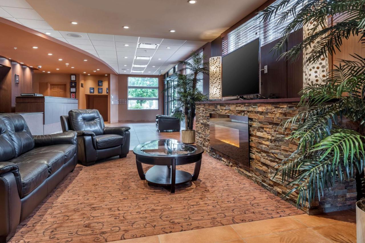 Best Western Plus, Bathurst Hotel & Suites Extérieur photo