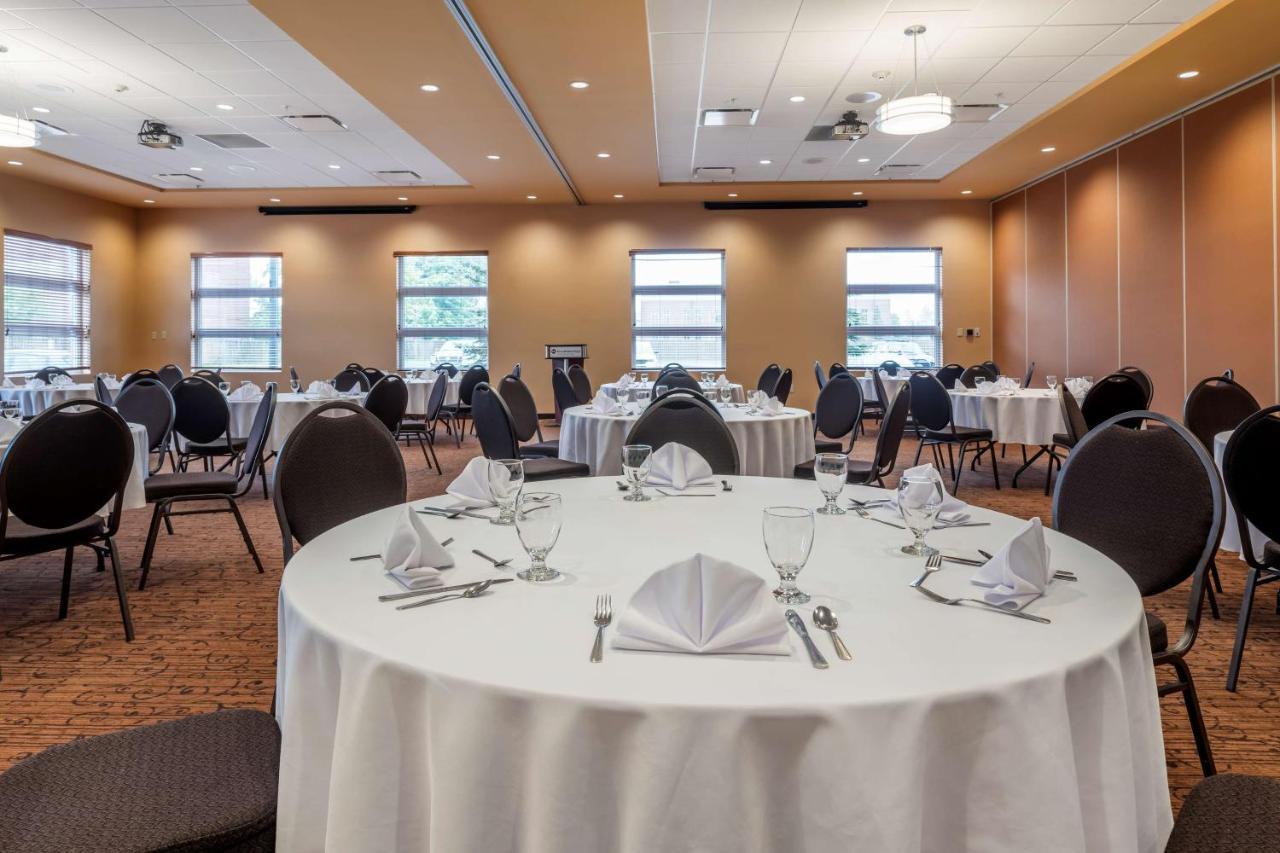 Best Western Plus, Bathurst Hotel & Suites Extérieur photo