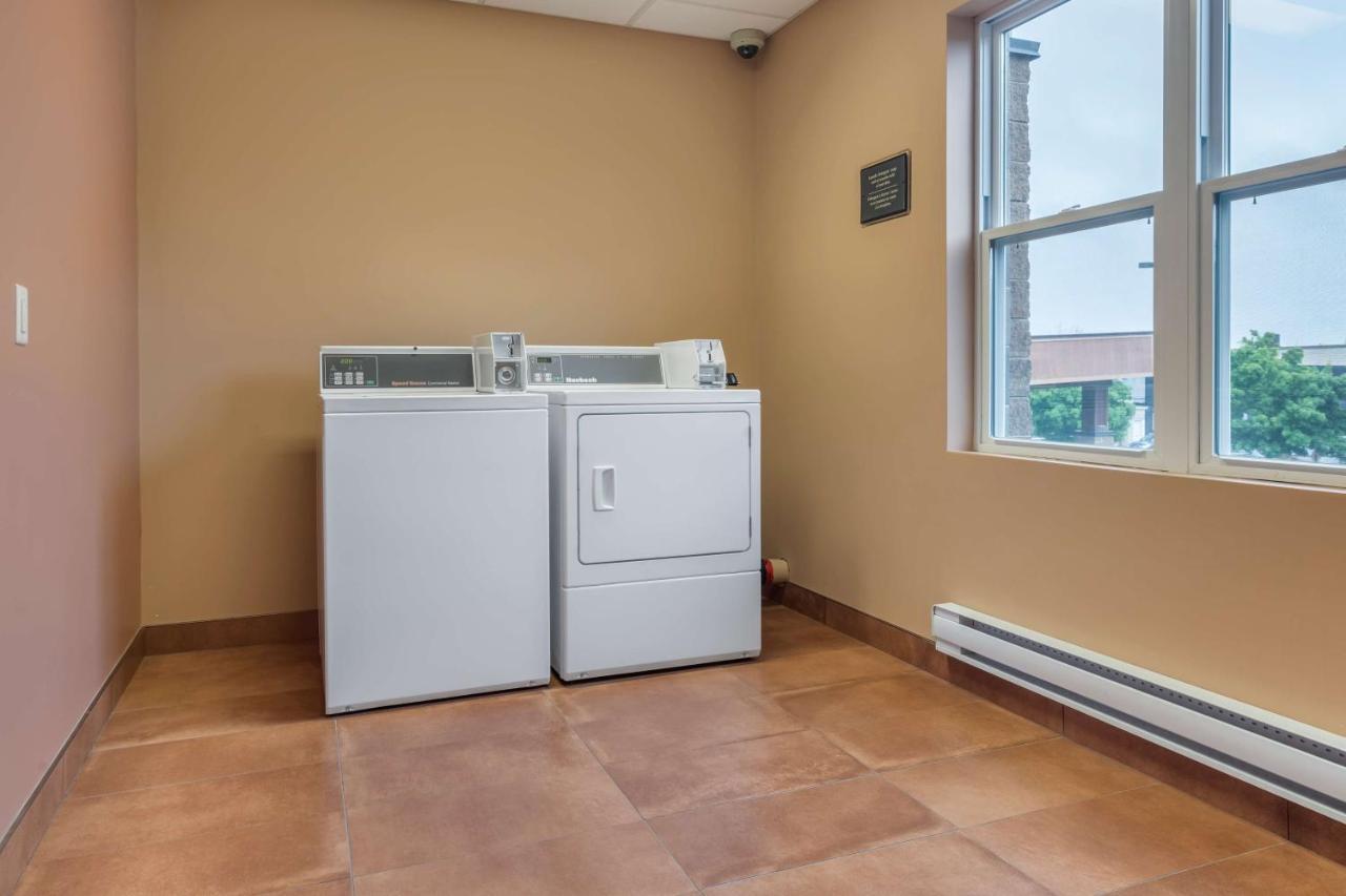 Best Western Plus, Bathurst Hotel & Suites Extérieur photo