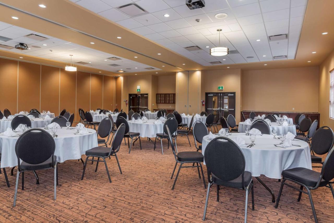 Best Western Plus, Bathurst Hotel & Suites Extérieur photo