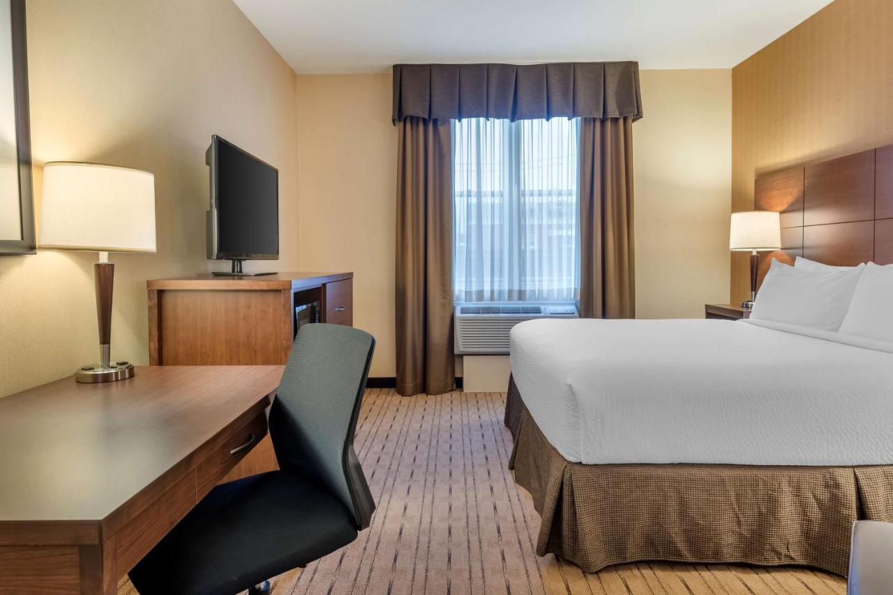 Best Western Plus, Bathurst Hotel & Suites Extérieur photo