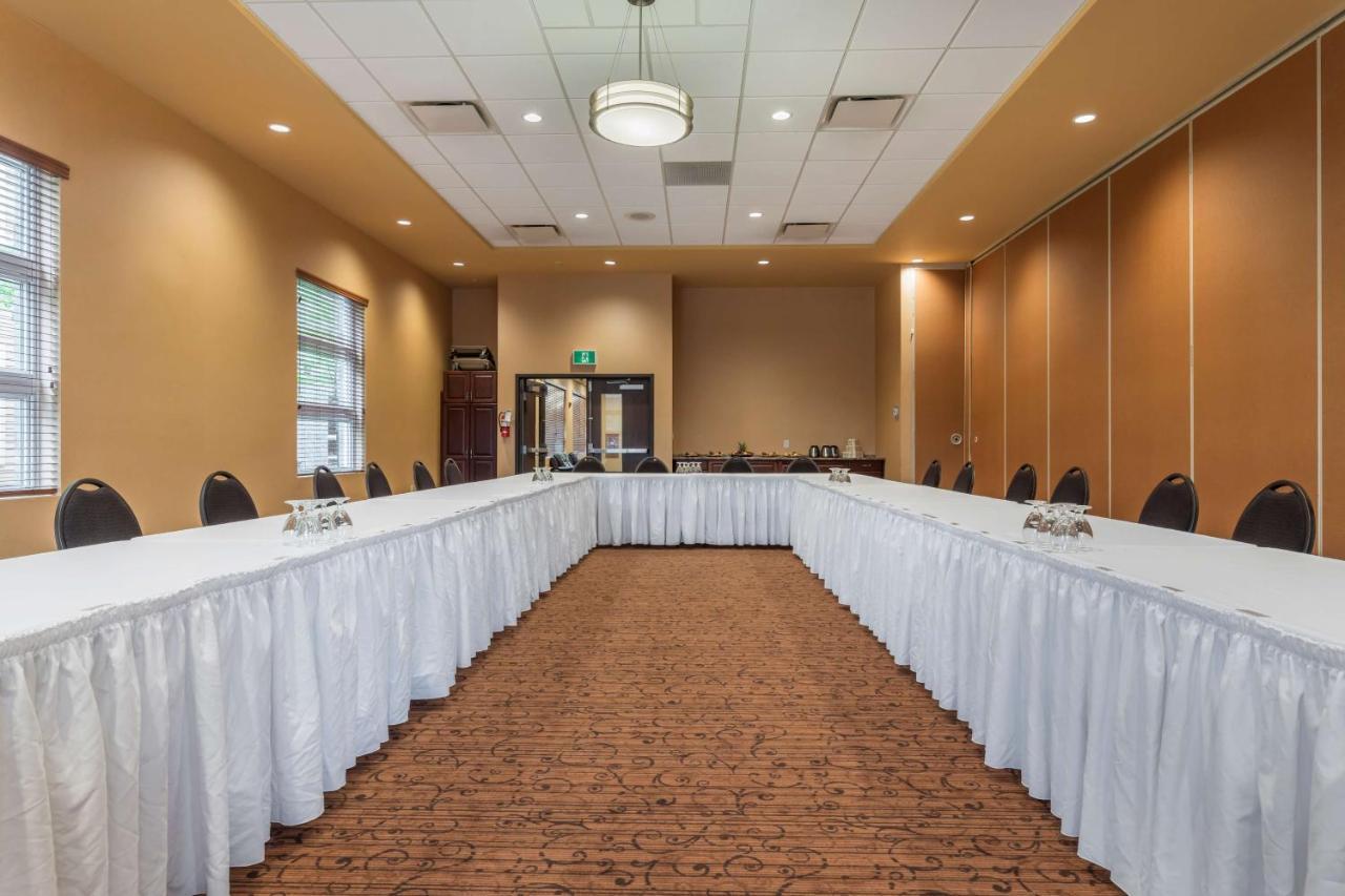 Best Western Plus, Bathurst Hotel & Suites Extérieur photo