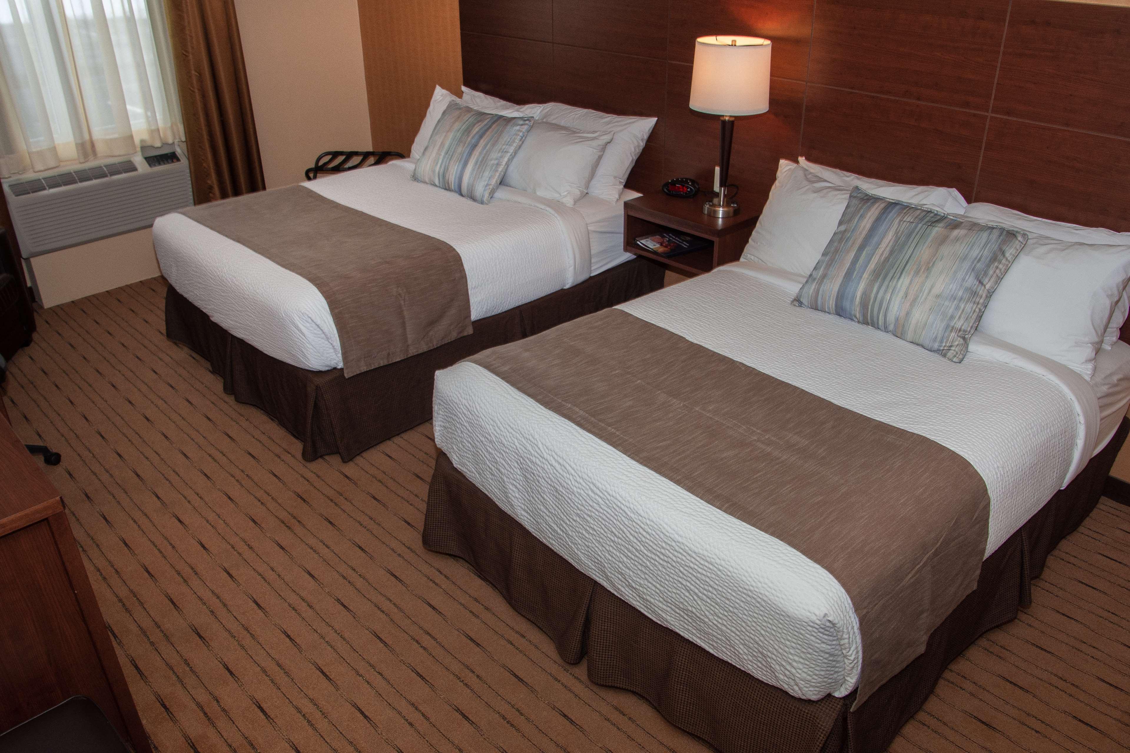 Best Western Plus, Bathurst Hotel & Suites Extérieur photo