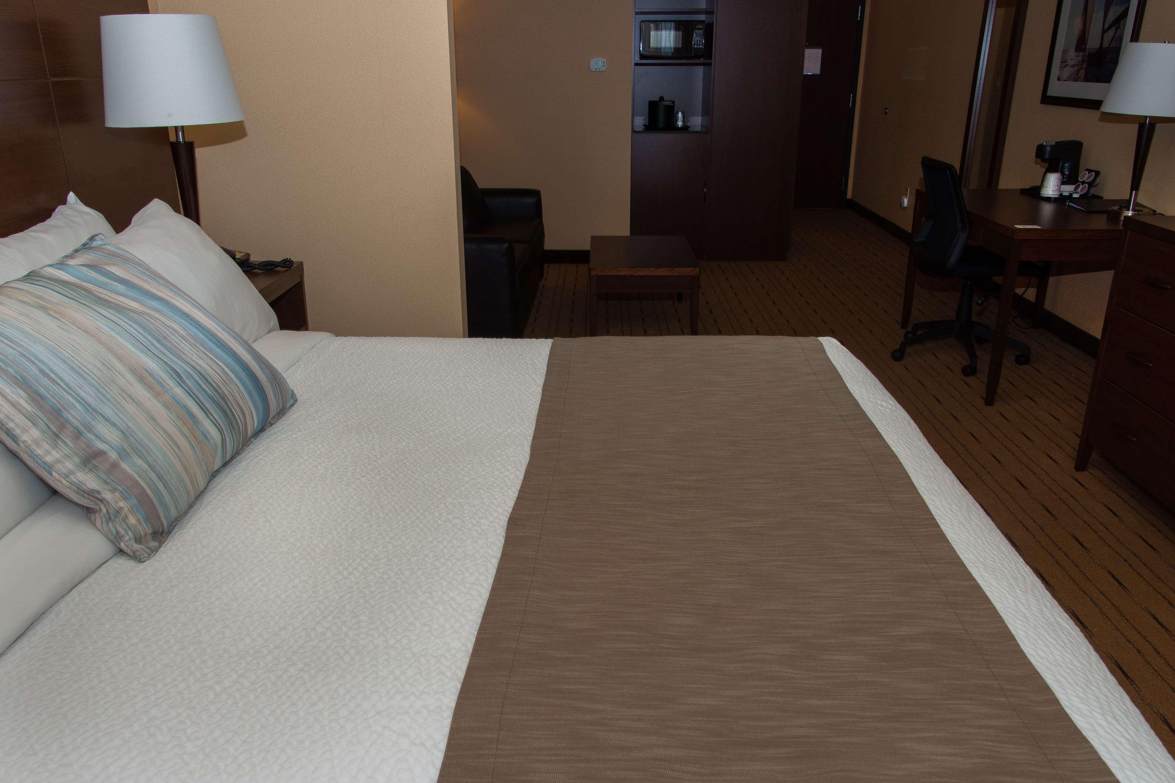 Best Western Plus, Bathurst Hotel & Suites Extérieur photo