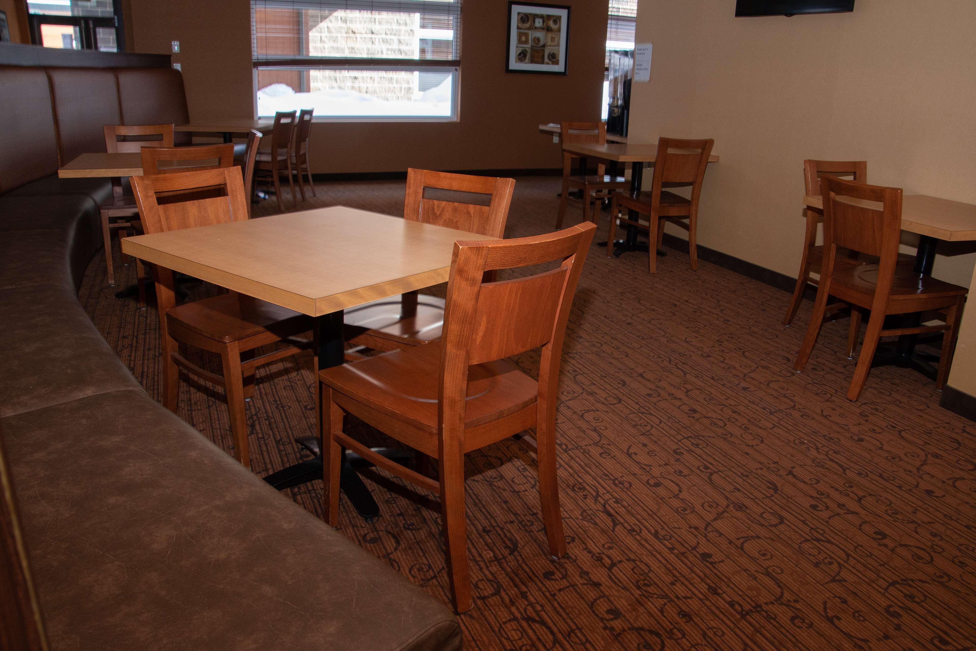 Best Western Plus, Bathurst Hotel & Suites Extérieur photo